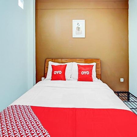 Oyo 90248 D'Em Homestay Family Kediri  Zewnętrze zdjęcie